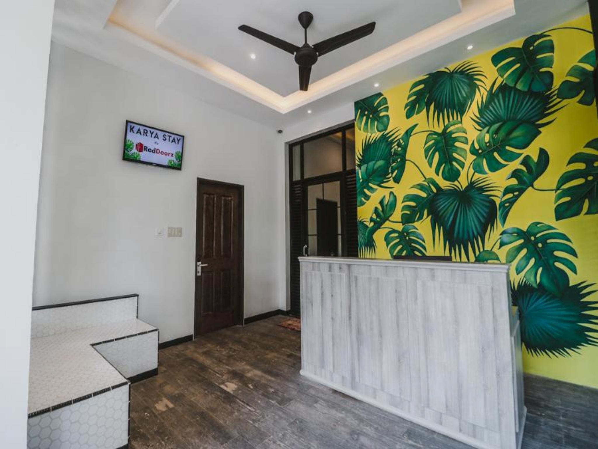 RedDoorz Plus near Mall Slipi Jaya Jakarta Bagian luar foto
