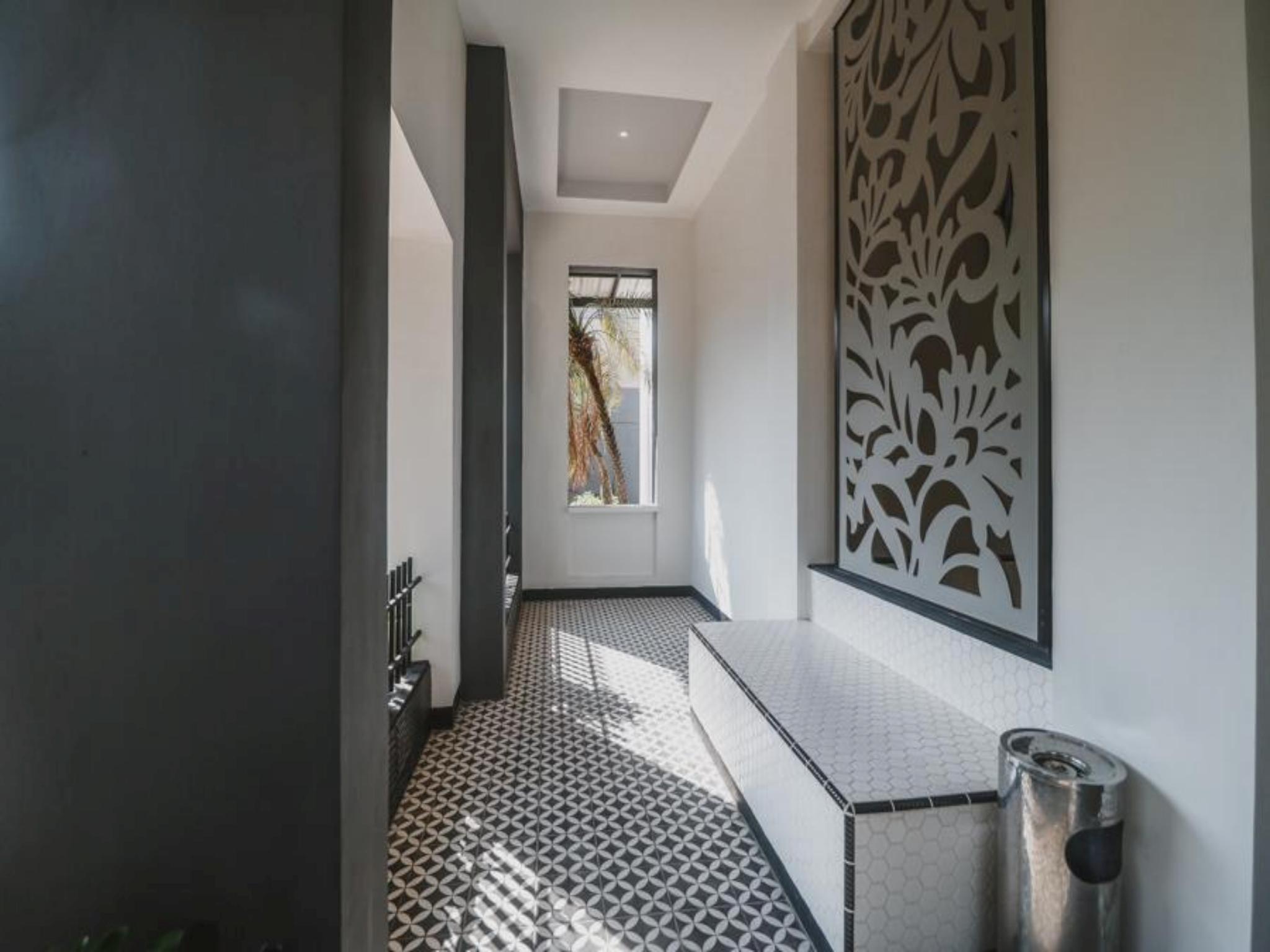 RedDoorz Plus near Mall Slipi Jaya Jakarta Bagian luar foto