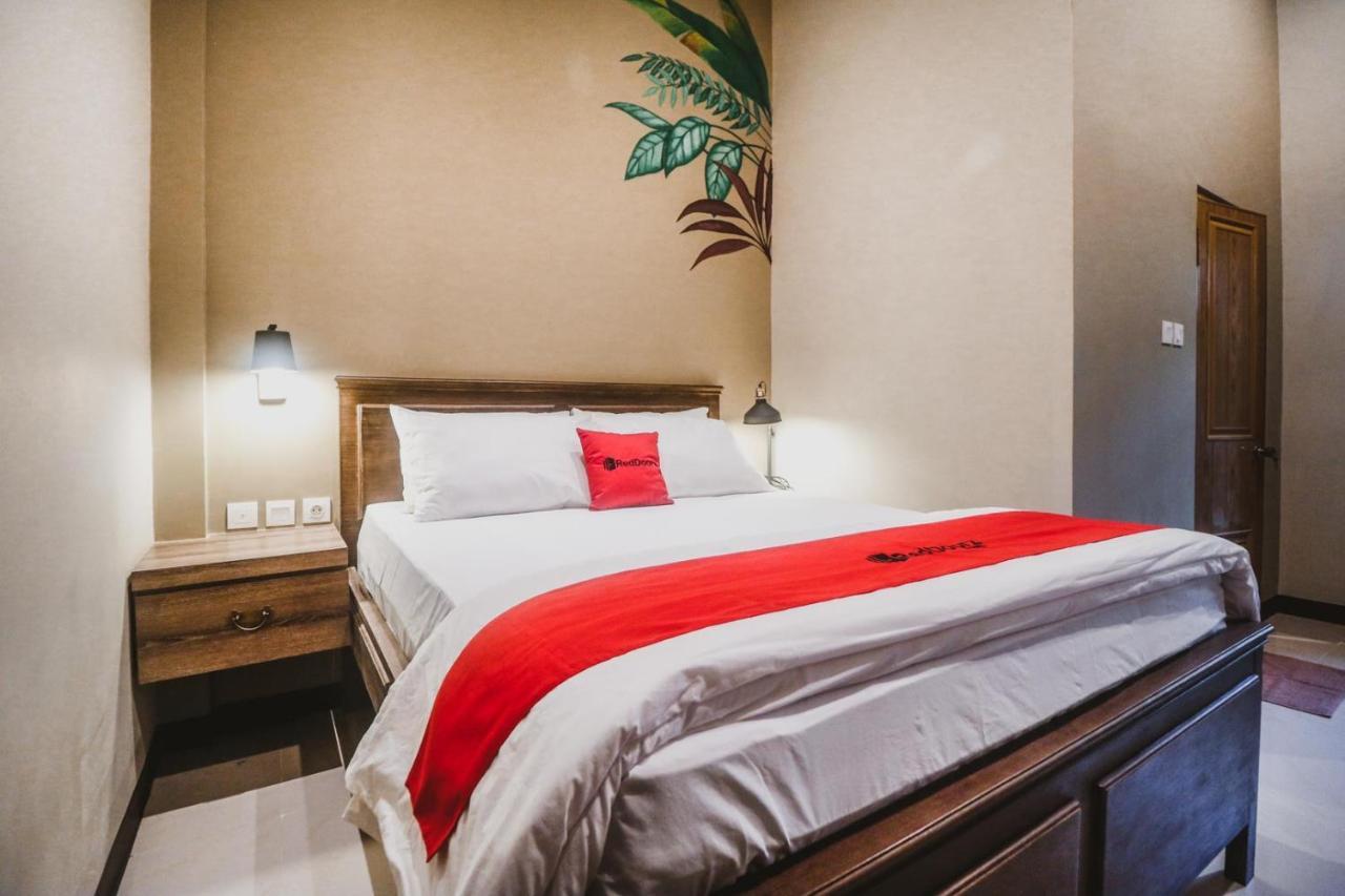 RedDoorz Plus near Mall Slipi Jaya Jakarta Bagian luar foto