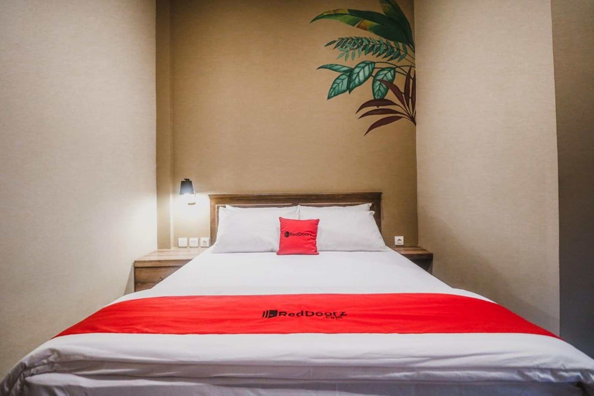 RedDoorz Plus near Mall Slipi Jaya Jakarta Bagian luar foto